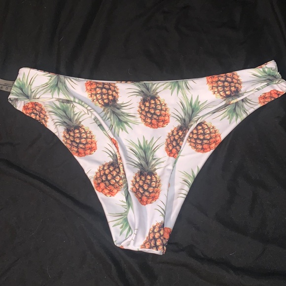 White and pineapple bikini bottom medium from zaful - Picture 1 of 1